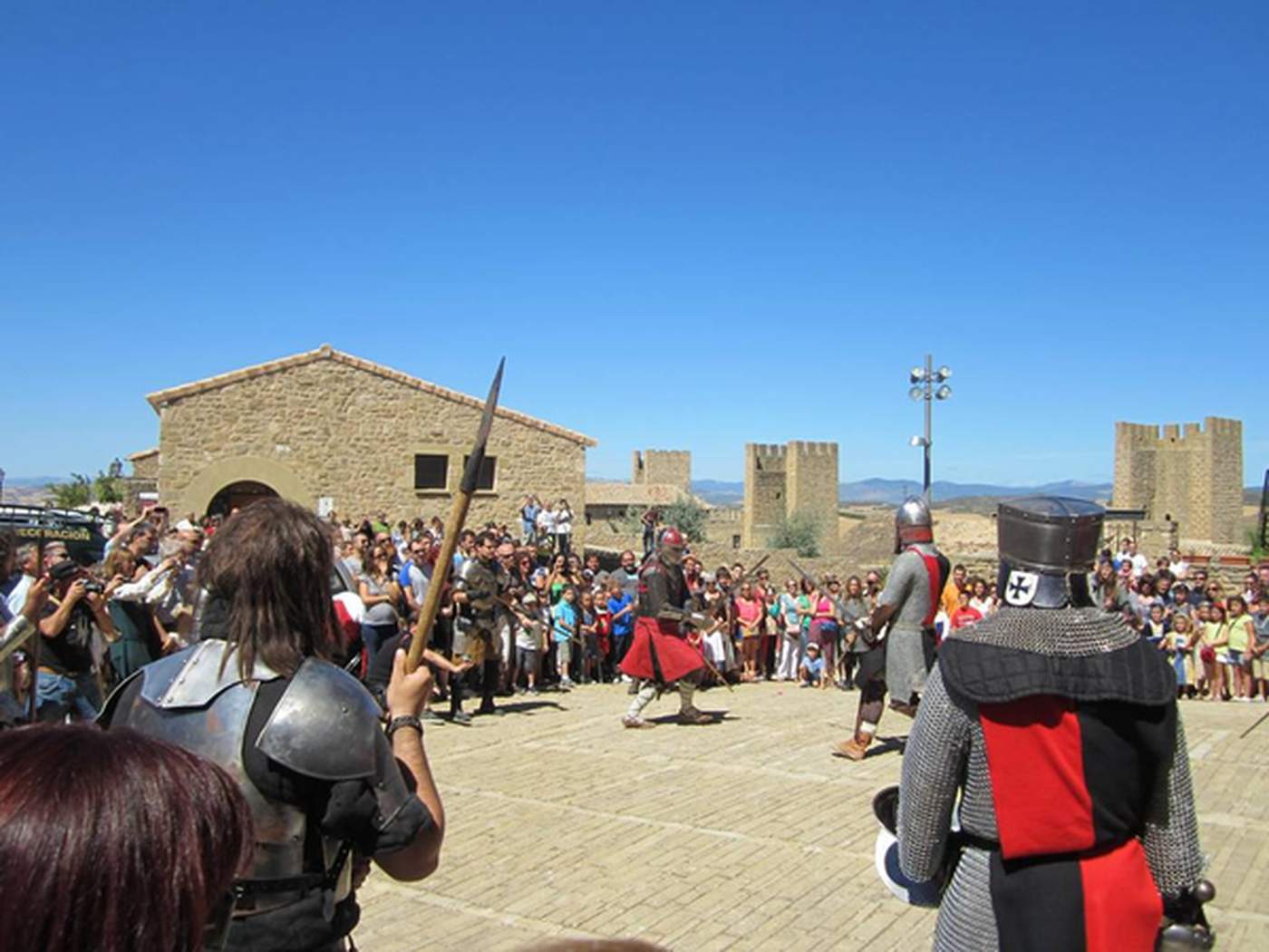 Cartel de Encuentros con la historia de Artajona